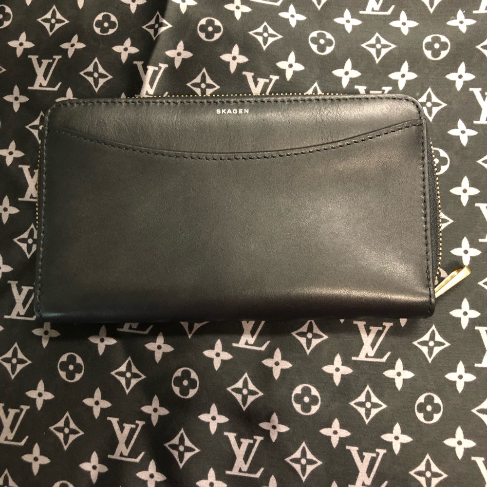 Authentic Skagen black leather, new never used